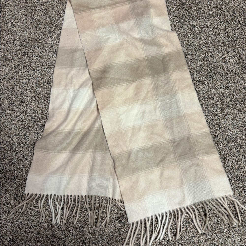 Elegant Beige and Cream Scarf